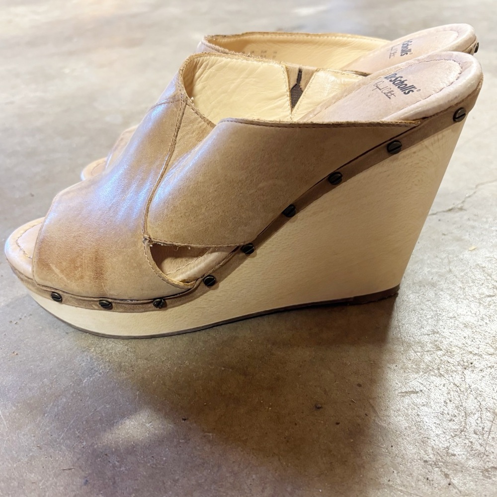 Dr. Scholl’s leather wedge size 10